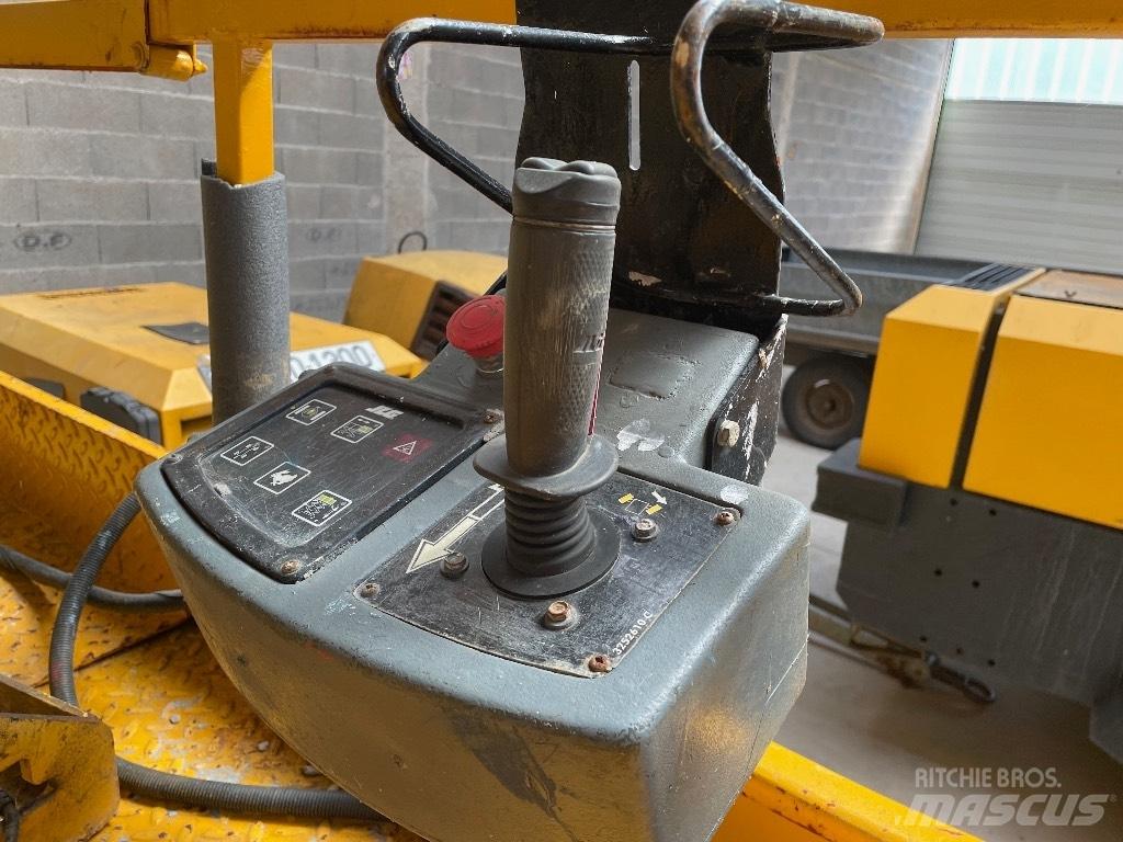 JLG 3246 ** A REPARER** رافعات مقصية الشكل