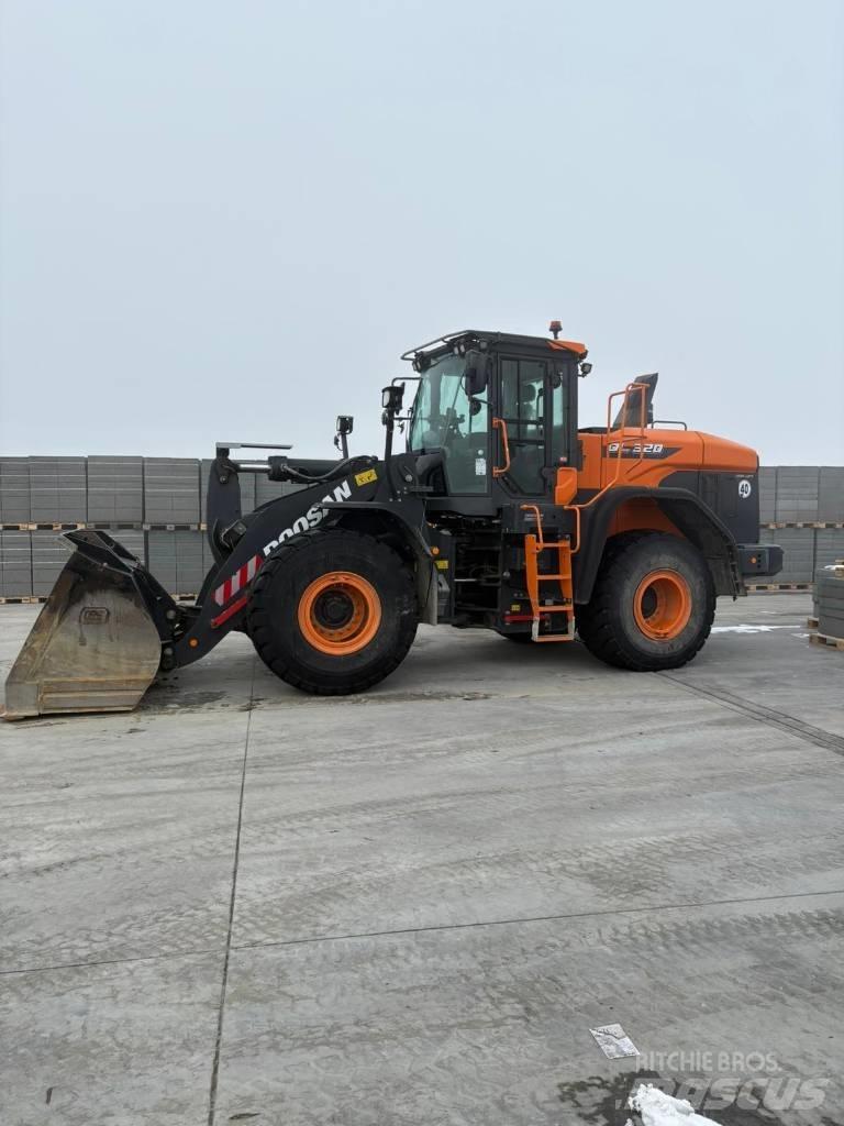 Doosan DL 320-7 لوادر بعجل