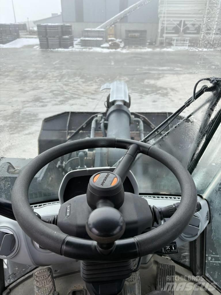Doosan DL 320-7 لوادر بعجل
