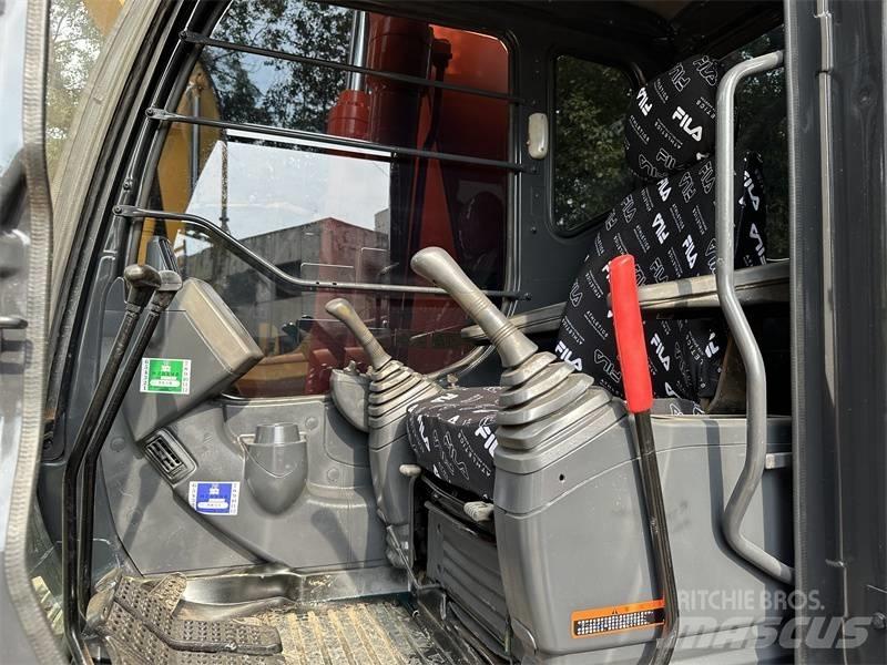 Hitachi 200 حفارات بعجل