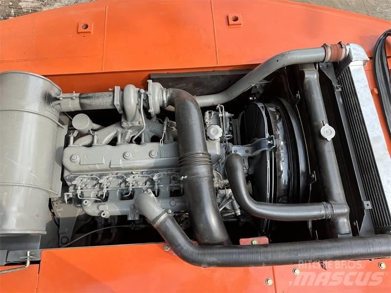 Hitachi 200 حفارات بعجل