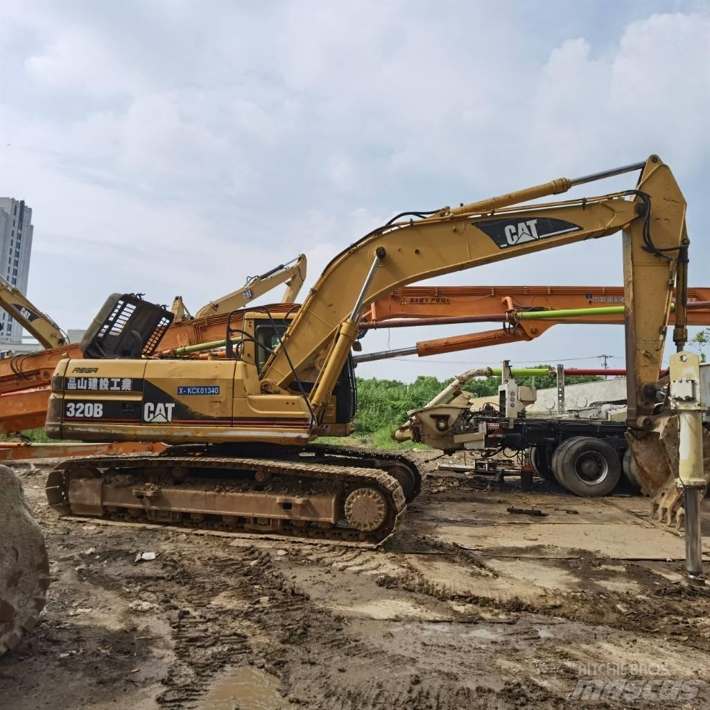 CAT 320 B L حفارات زحافة