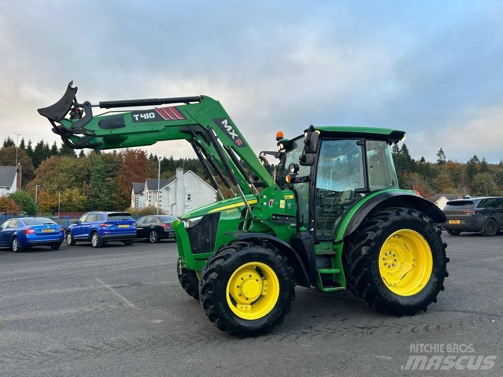 John Deere 5125 R الجرارات