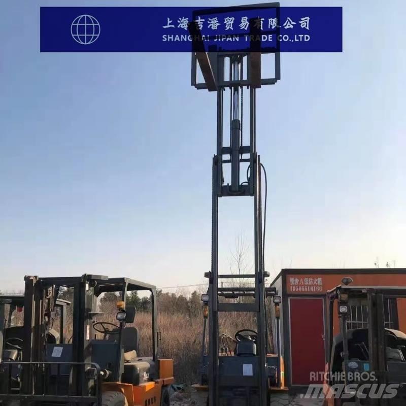 TCM FD 30 شاحنات الديزل