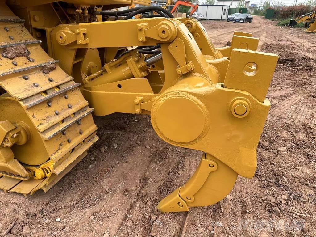 CAT D 8 R بلدوزرات مجنزرة