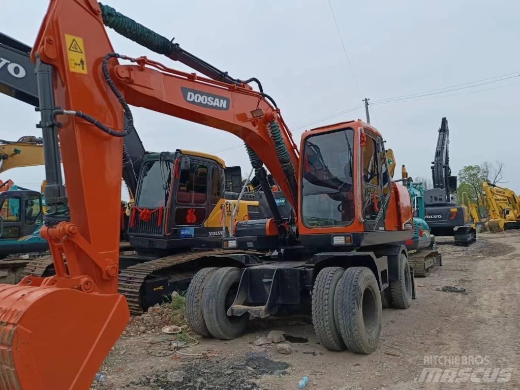 Doosan 150 W حفارات بعجل