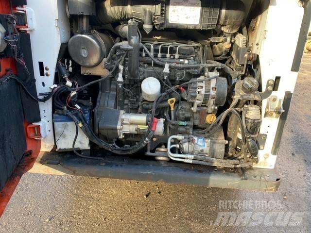 Bobcat S 590 لوادر انزلاقية التوجيه