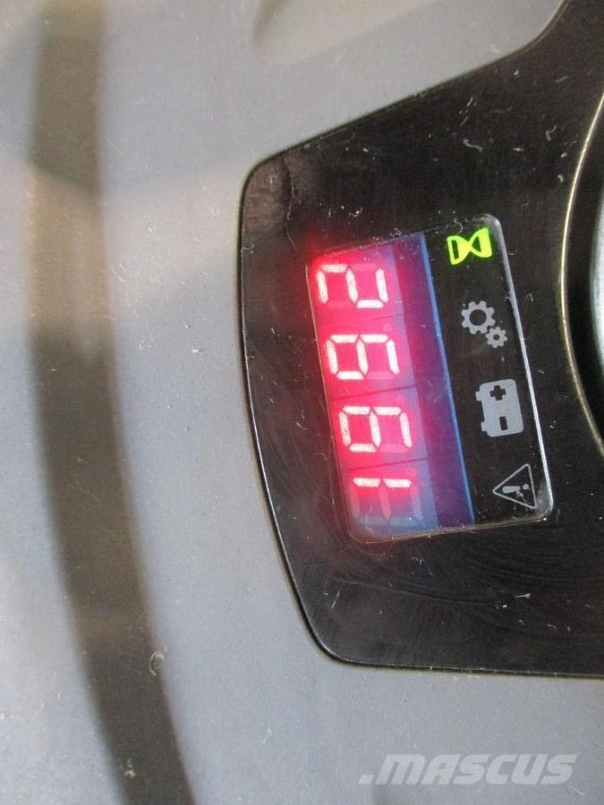 Toyota LPE200 رافعة منخفضة المستوى ذات منصة