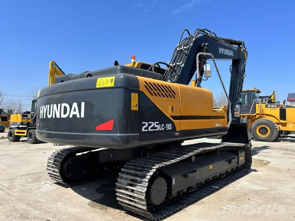 Hyundai 225lc-9s حفارات وسط 7 طن - 12 طن
