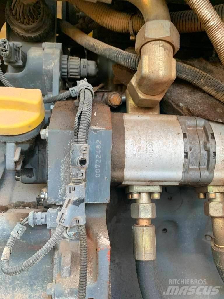 Bomag BW 225 D-3 مداحل ثنائية الاسطوانة