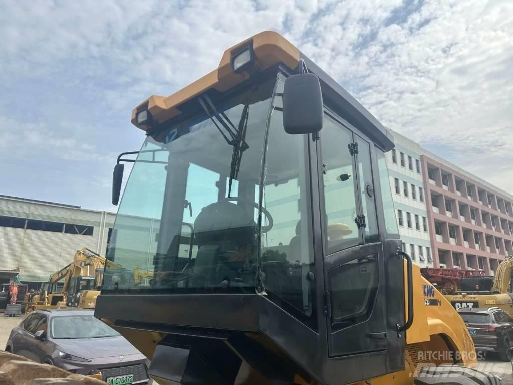XCMG XS 223 J Single drum rollers