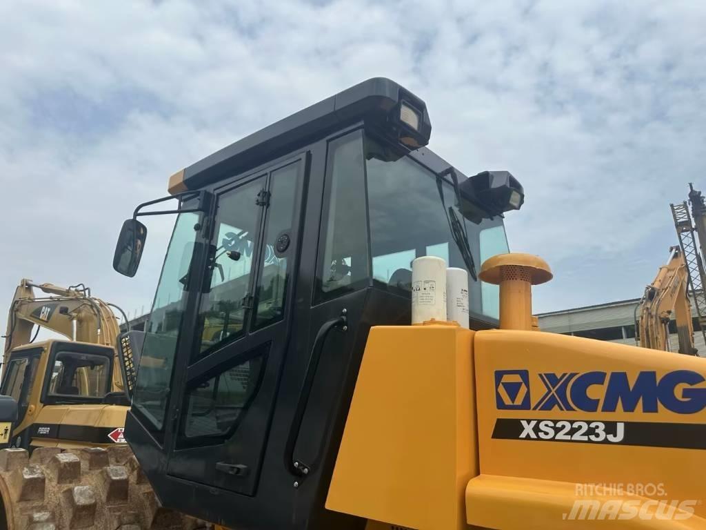 XCMG XS 223 J Single drum rollers