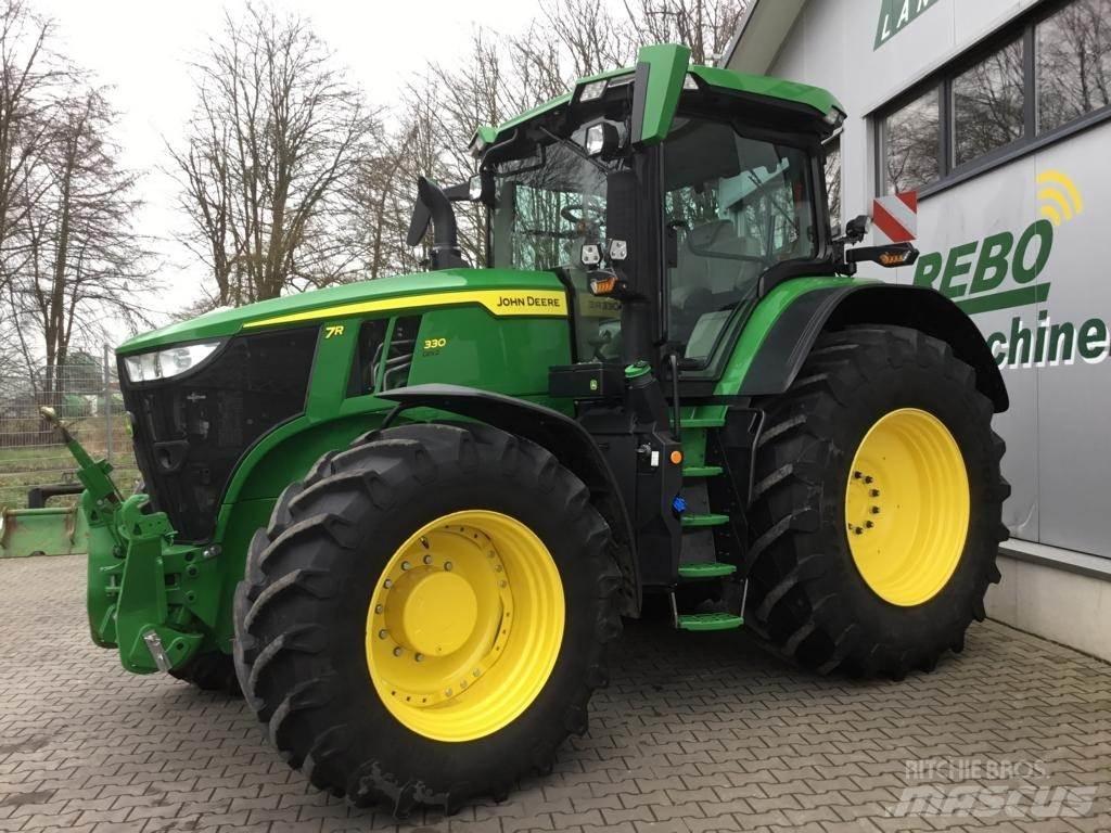 John Deere 7R330 الجرارات