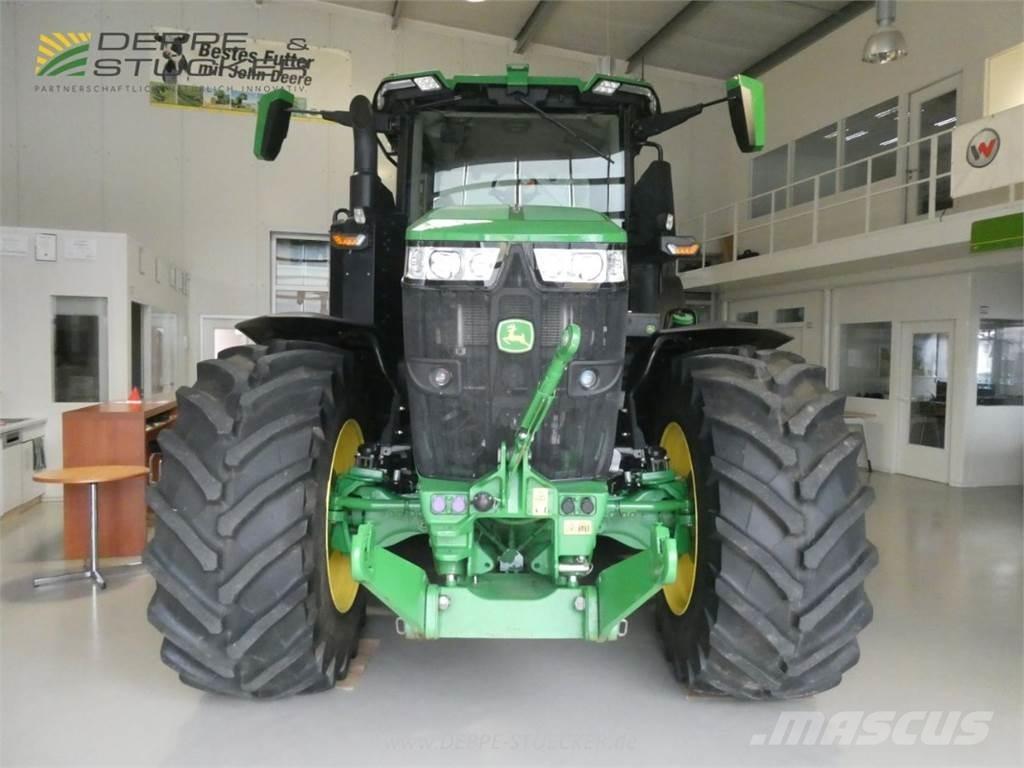 John Deere 7R 330 الجرارات
