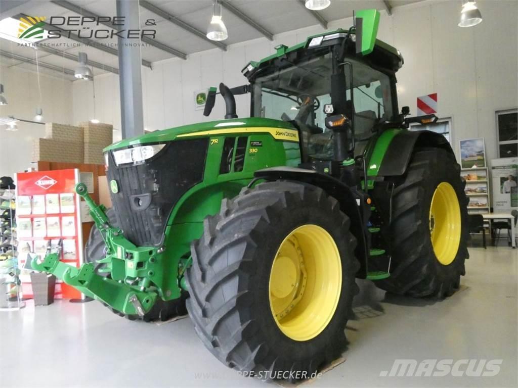 John Deere 7R 330 الجرارات