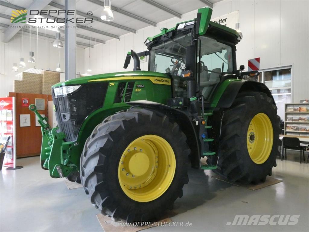 John Deere 7R 330 الجرارات