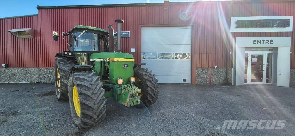 John Deere 4240 S الجرارات
