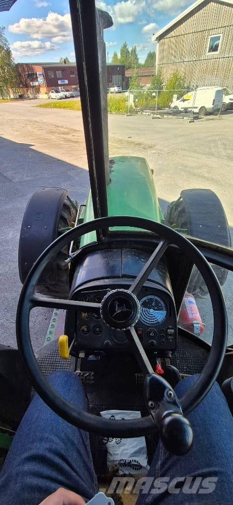 John Deere 4240 S الجرارات