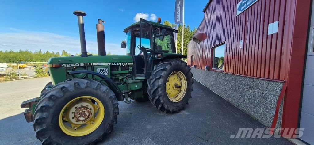 John Deere 4240 S الجرارات