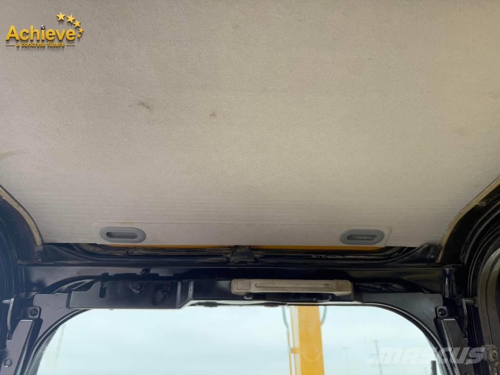 CAT 320 D حفارات زحافة