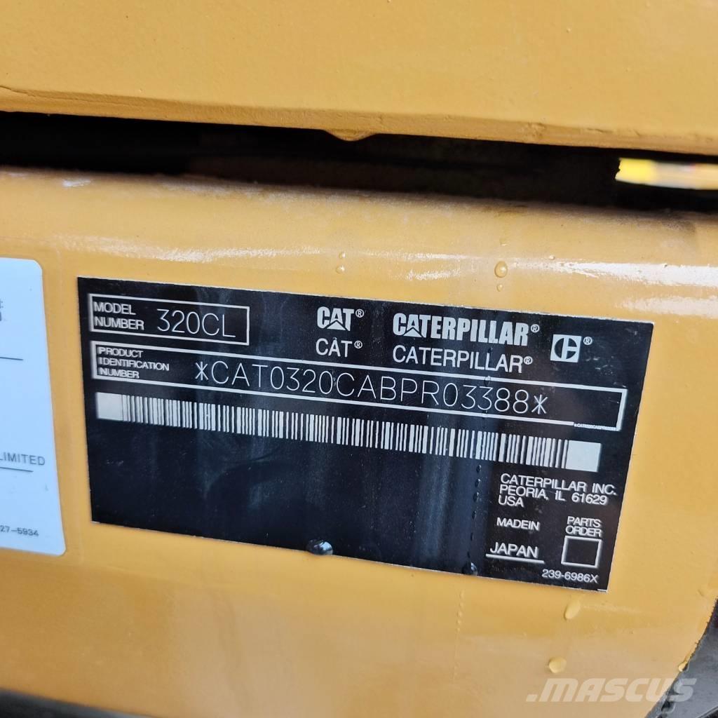CAT 320 C L حفارات زحافة