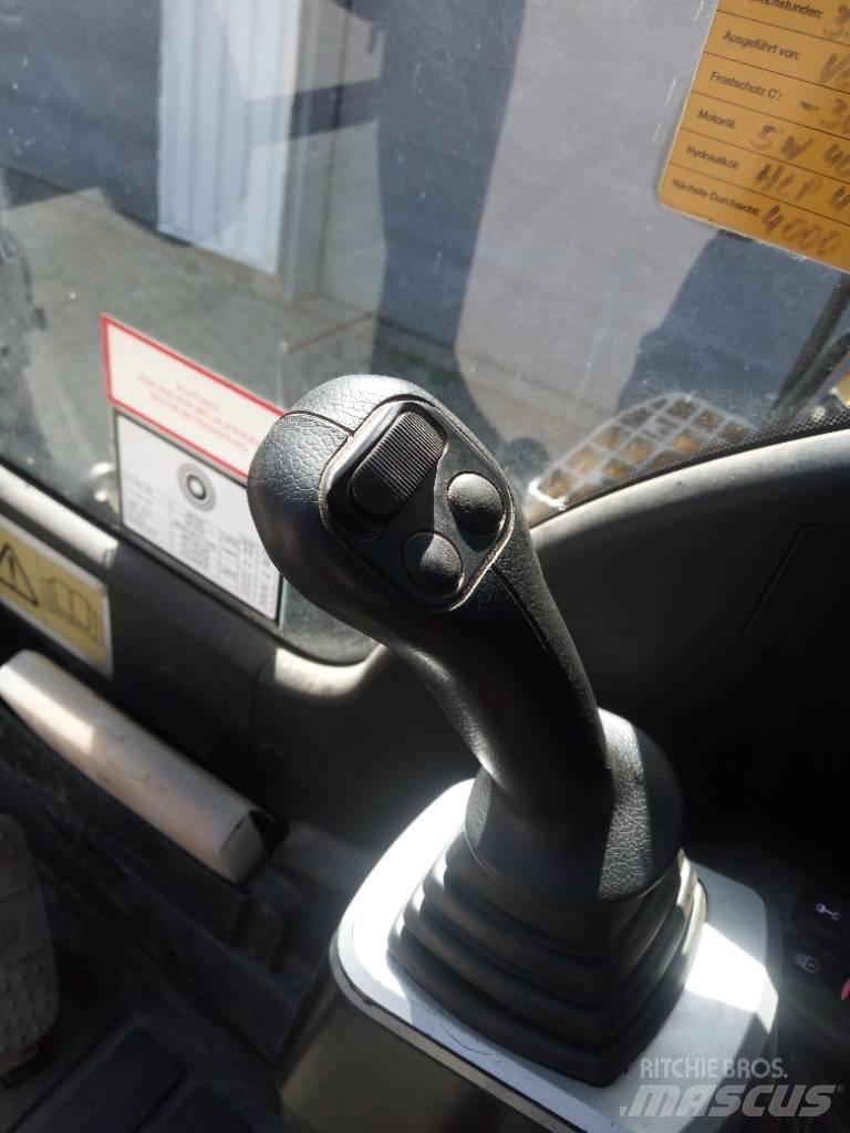 JCB JS 145 W حفارات بعجل
