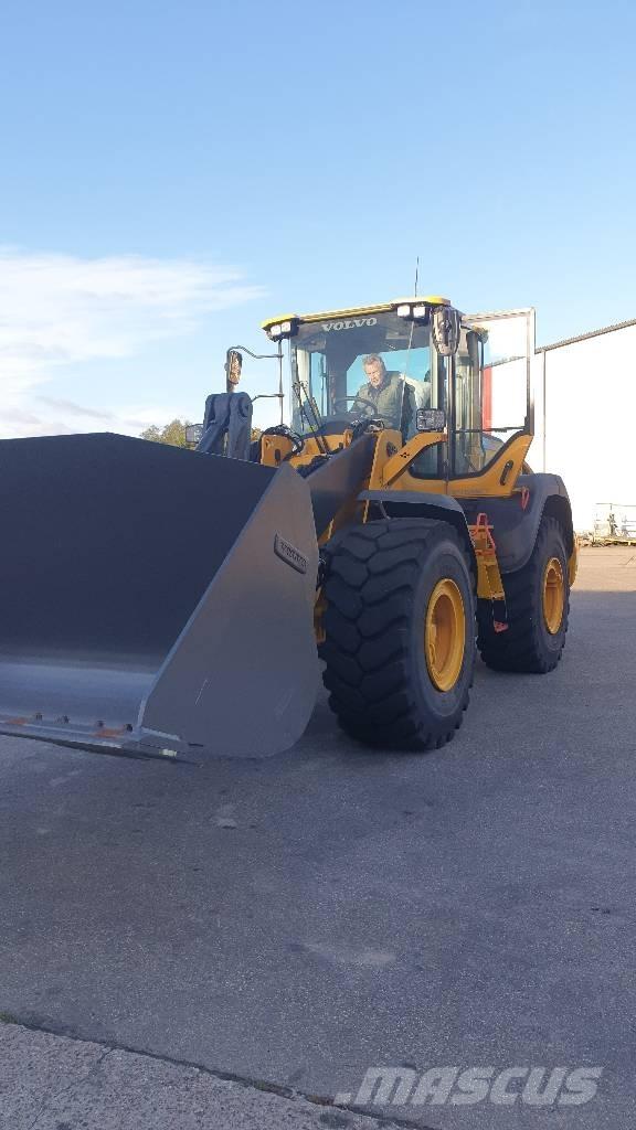 Volvo L 120 H لوادر بعجل