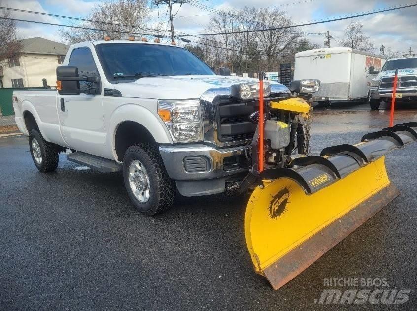 Ford F 250 FX4 حراثات ونصول الجليد