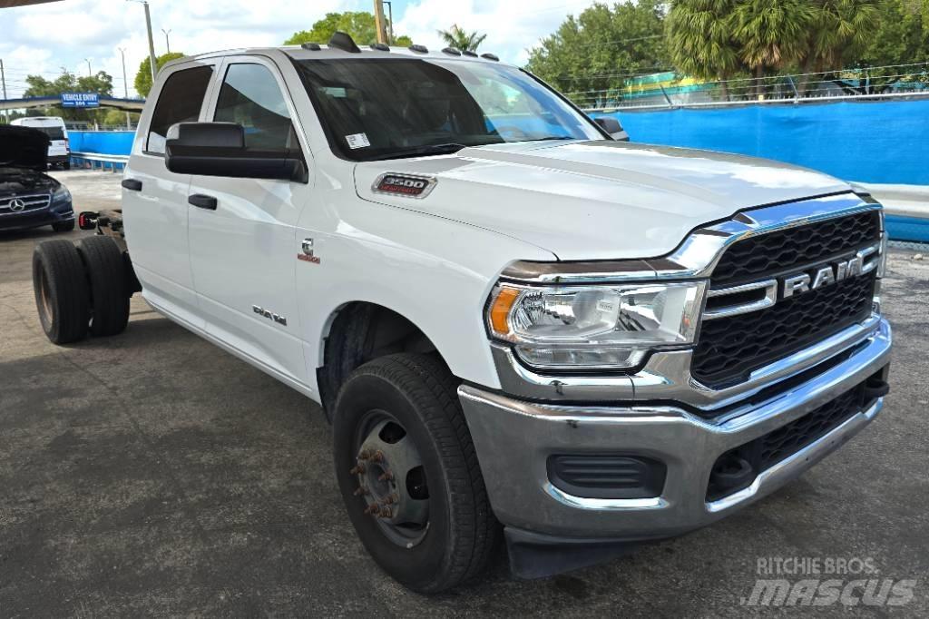 RAM 3500 TRADESMAN شاحنات بمقصورة وهيكل