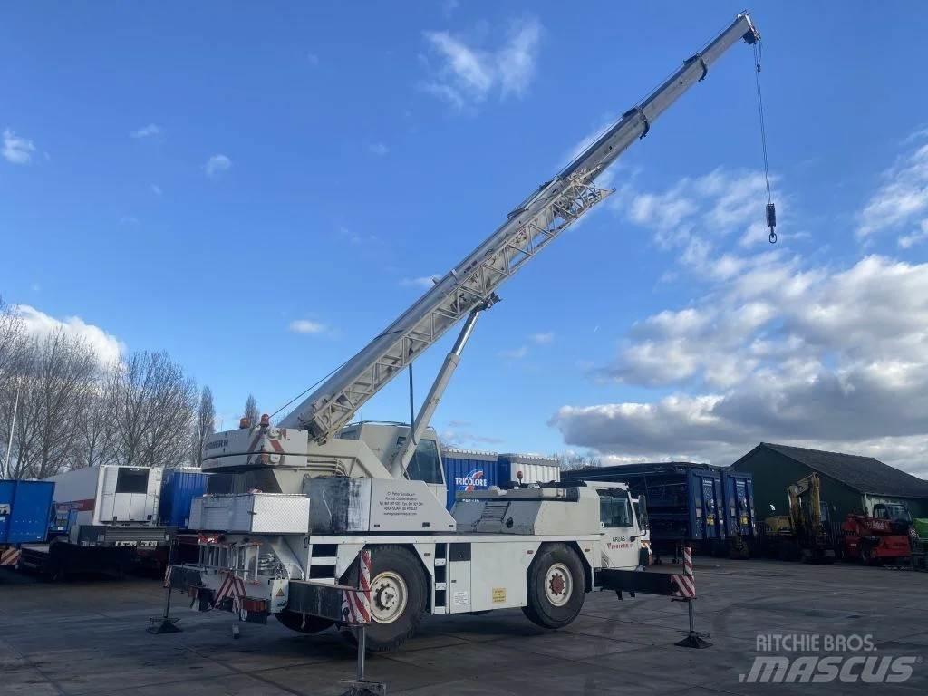 Liebherr LTM1030 رافعات صالحة لكل أنواع الطرق