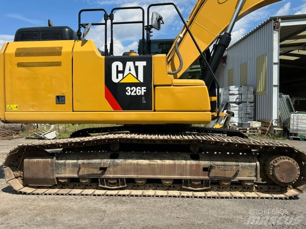 CAT 326 F L حفارات زحافة