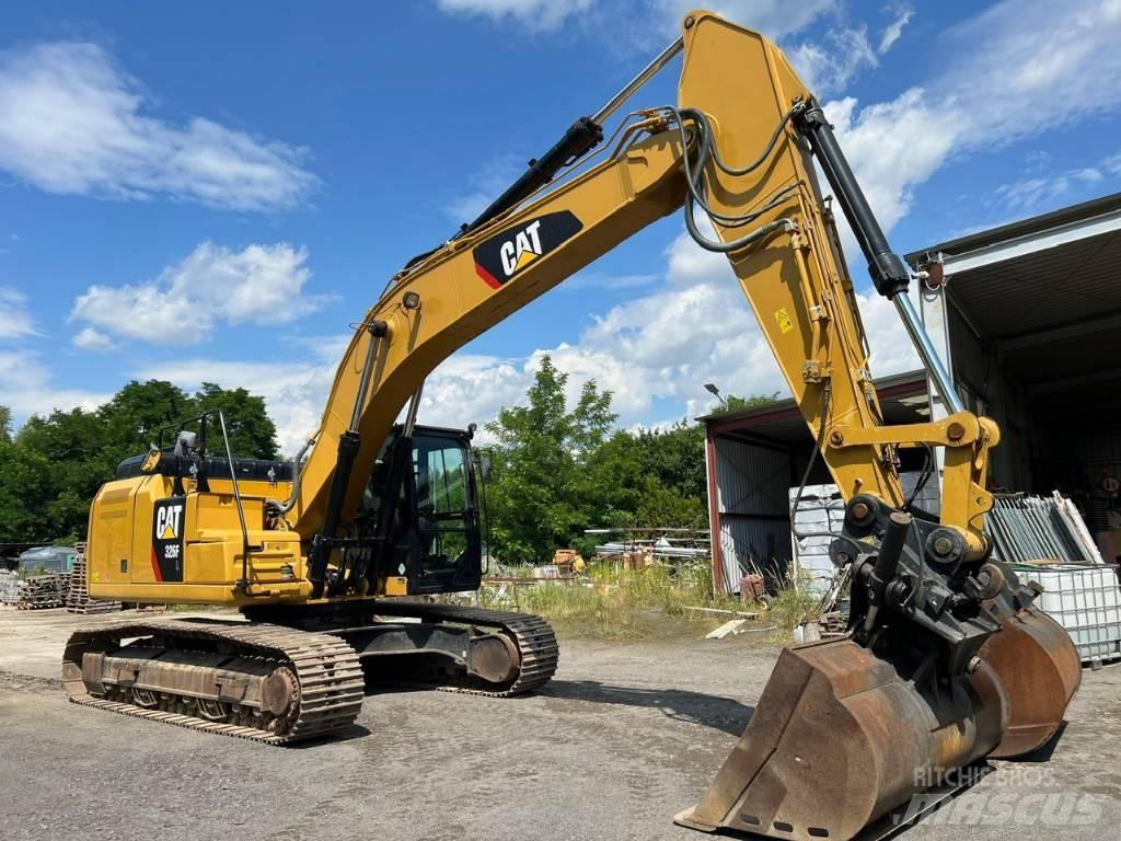 CAT 326 F L حفارات زحافة
