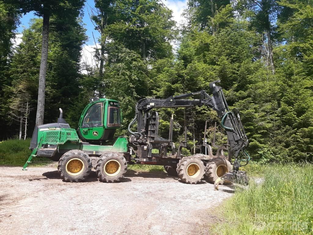John Deere 1110G شاحنات