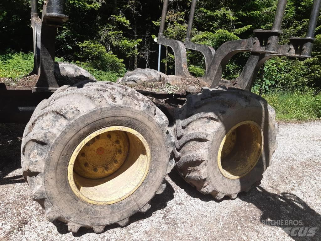 John Deere 1110G شاحنات