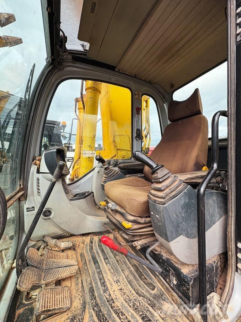 New Holland E 245 B حفارات زحافة
