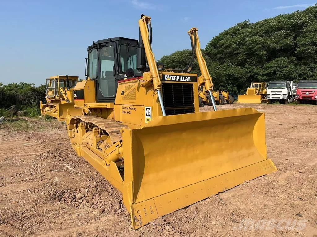 CAT D 6 G بلدوزرات مجنزرة