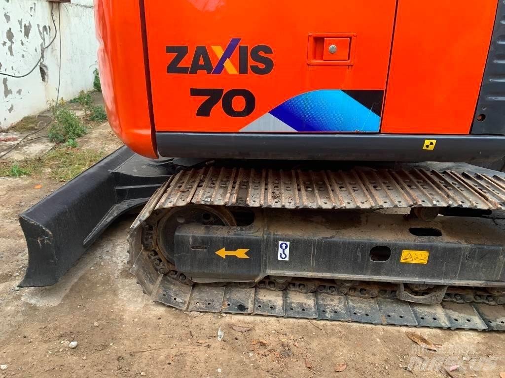 Hitachi Zaxis 70 حفارات زحافة