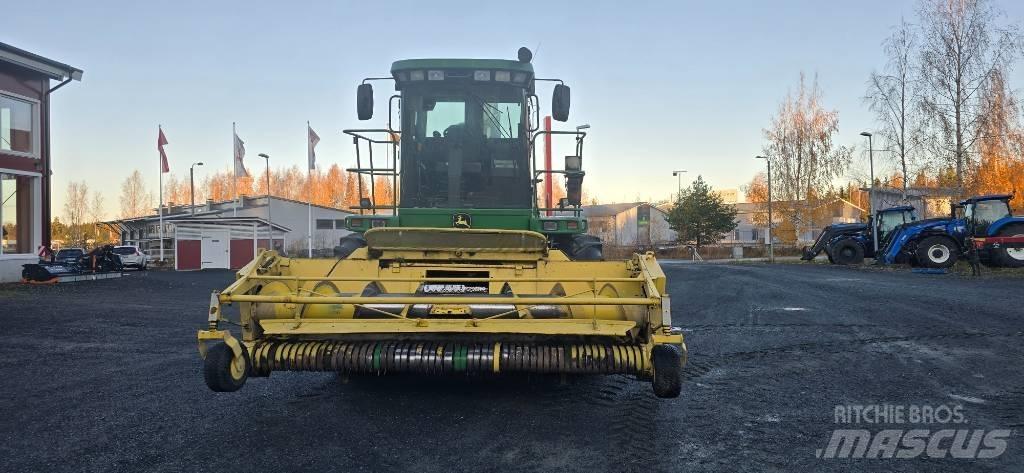 John Deere 7400 علافات ذاتية الدفع