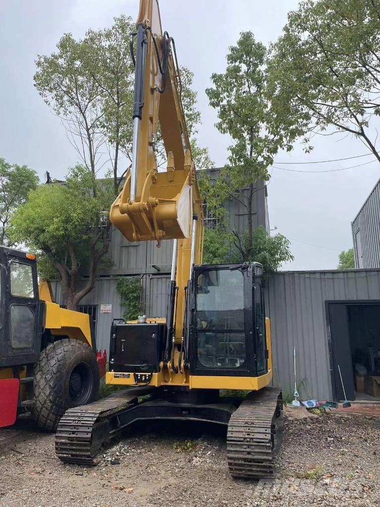 CAT 310 حفارات زحافة