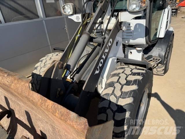 Volvo L 25 F لوادر بعجل