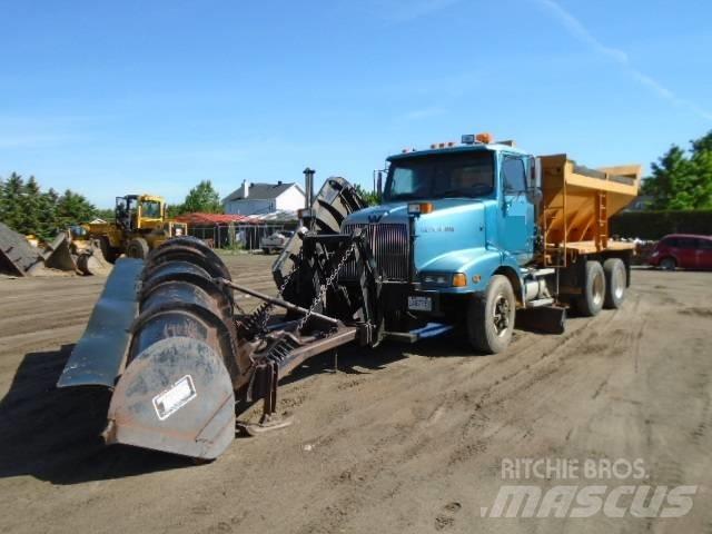 Western Star 5800 حراثات ونصول الجليد