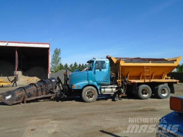 Western Star 5800 حراثات ونصول الجليد