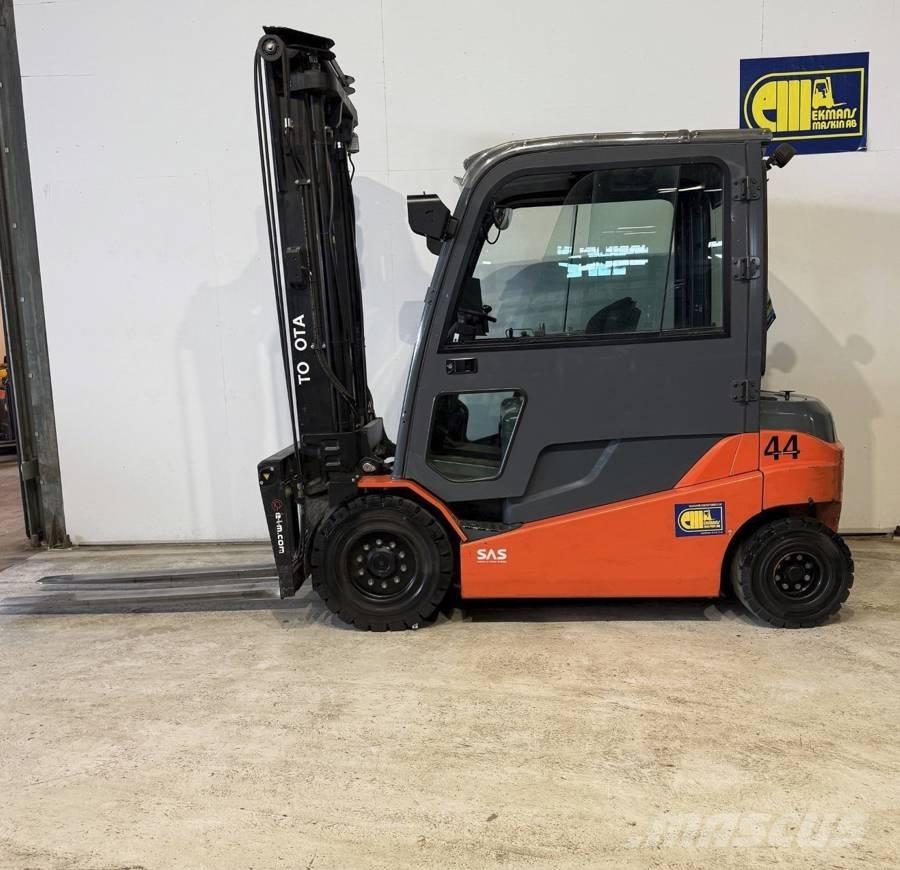 Toyota truck 8FBMT45 شاحنات ذات رافعات شوكية تعمل بالكهرباء