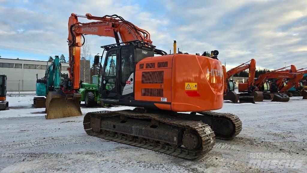 Hitachi ZX225USRLC-6 حفارات زحافة