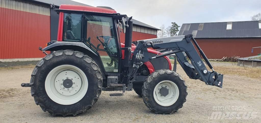 Valtra A 83 HT الجرارات