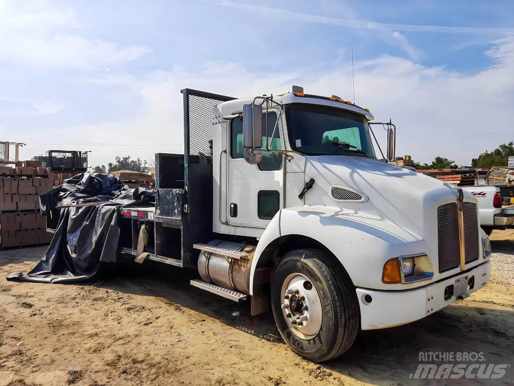 Kenworth T 300 شاحنات مسطحة/مفصلية الجوانب