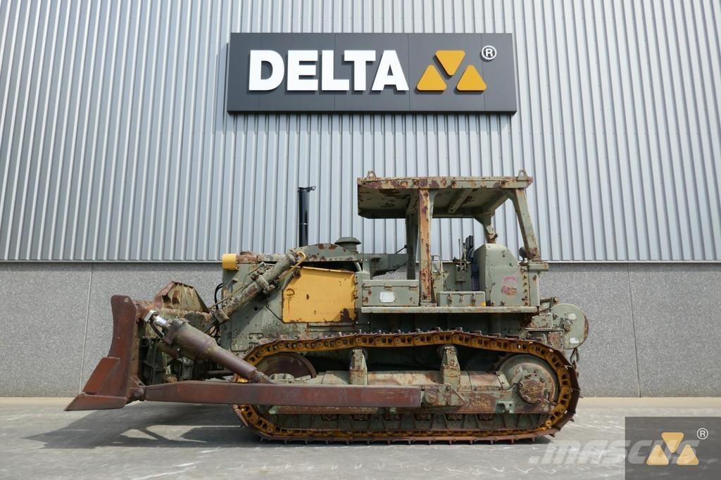 CAT D7F Ex-army بلدوزرات مجنزرة