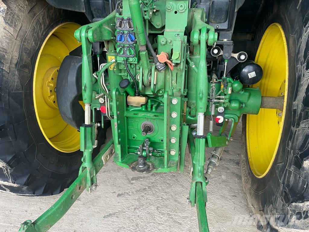 John Deere 6R 155 الجرارات