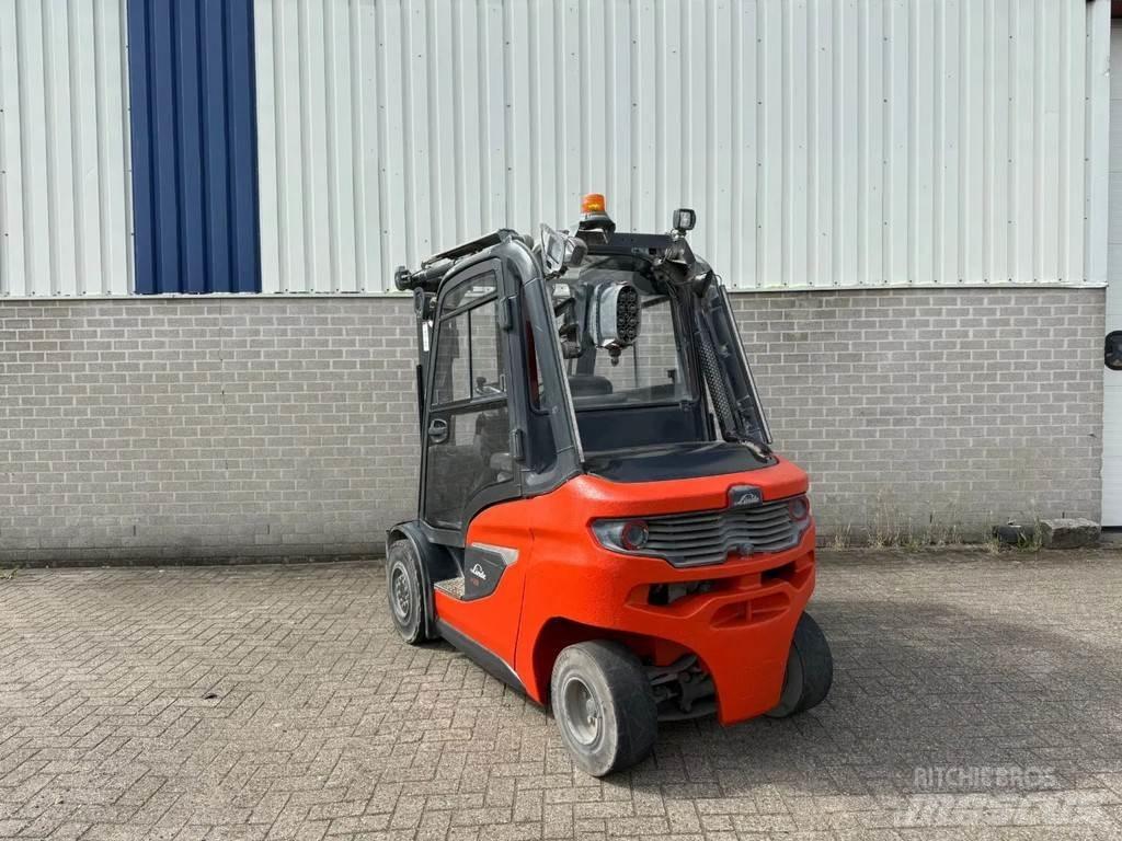 Linde H25D-600 شاحنات الديزل