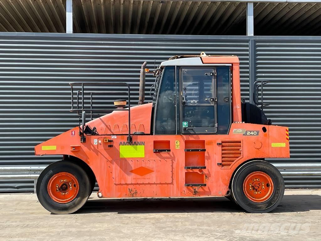 Ammann AP 240 مداحل ذات إطارات هوائية
